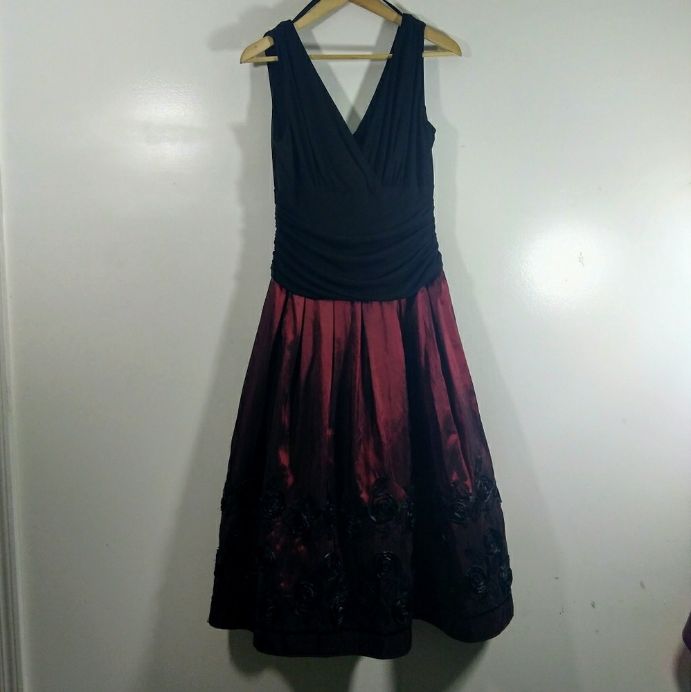 S.I. Fashions Black and Maroon Dress